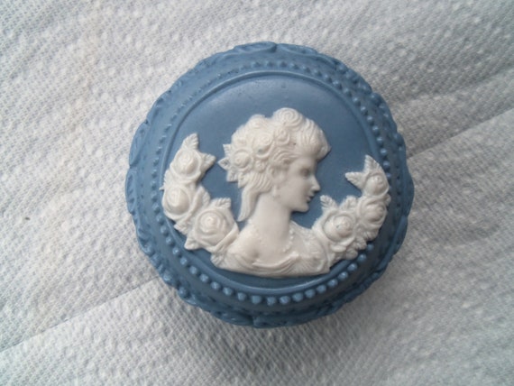 Vintage Blue and White Trinket Box With Cover - D… - image 2
