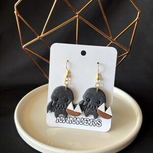 Tint Terror - Cthulhu earrings with boat