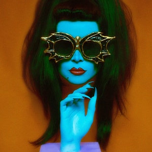 Vampira Sunglasses - Etsy display picture 3