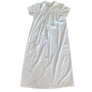 Chemise de nuit vintage en coton des années 1960, col Claudine smocké, rose clair, taille L, brodée