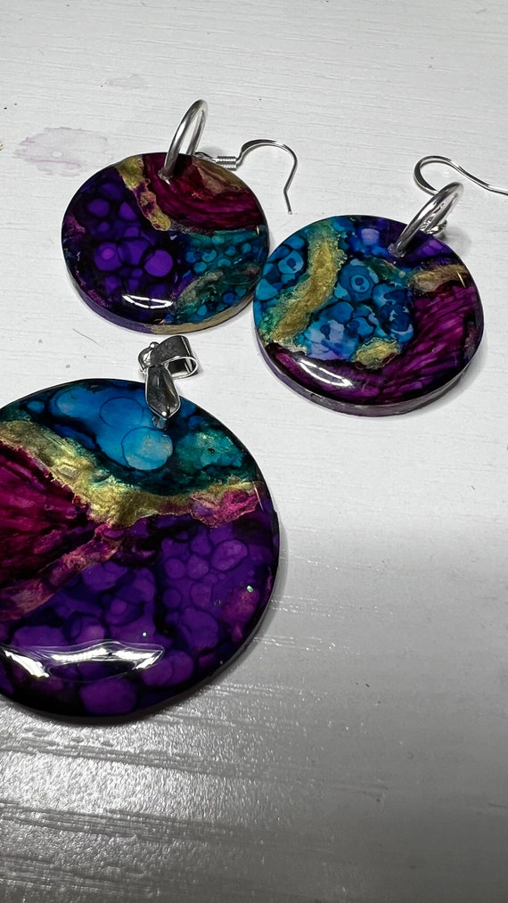 Alcohol ink earrings and pendant