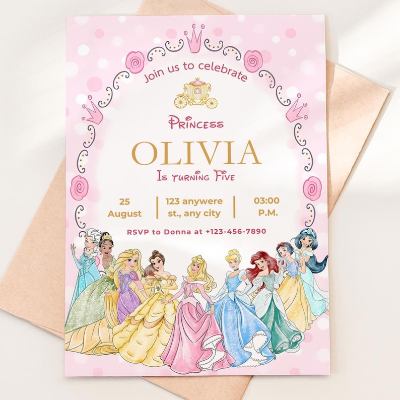 Op de afbeelding: Een roze uitnodiging met prinsessenthema met de naam "OLIVIA" in gouden letters. De uitnodiging bevat de tekst "Join us to celebrate" en "Is Turning Five". Het ontwerp bevat illustraties van prinsessen en een koets.