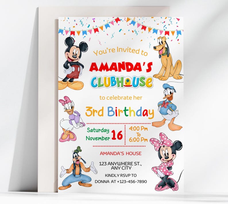 Puede incluir: Una colorida invitaci&oacute;n de cumplea&ntilde;os con Mickey Mouse, Minnie Mouse, Donald Duck, Daisy Duck, Goofy y Pluto. La invitaci&oacute;n incluye el texto "AMANDA'S CLUBHOUSE" y detalles para una celebraci&oacute;n de 3er cumplea&ntilde;os.