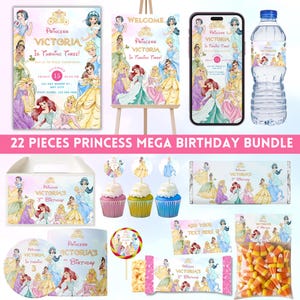 Op de afbeelding: Een verzameling prinsessen-thema verjaardagsfeestartikelen. Inclusief uitnodigingen, een welkomstbord, telefoonhoesontwerp, waterfleslabels, cupcake toppers, snoepreep wrappers en een zakje snoep. Tekst: "Prinses Victoria wordt drie!"