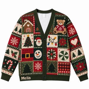 Personalisierter Weihnachtscardigan für Damen, Patchwork-Pullover mit individuellem Namen, Teddybär-Weihnachtsmann-Cardigan, kuscheliges Weihnachtsgeschenk für Sie