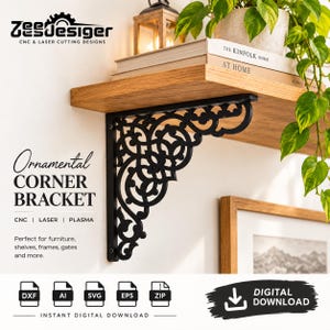 Può includere: Una staffa angolare in metallo nero con un intricato motivo a volute. La staffa è montata su una parete sotto una mensola in legno. Il testo sull'immagine include ZeeDesiger CNC & LASER CUTTING DESIGNS e ORNAMENTAL CORNER BRACKET.