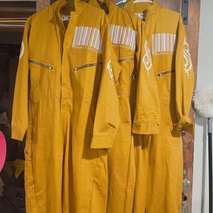 Mono con código de barras dorado / Traje de trabajo industrial / Mono inspirado en Slipknot / Mono unisex / Traje de escenario para banda de rock