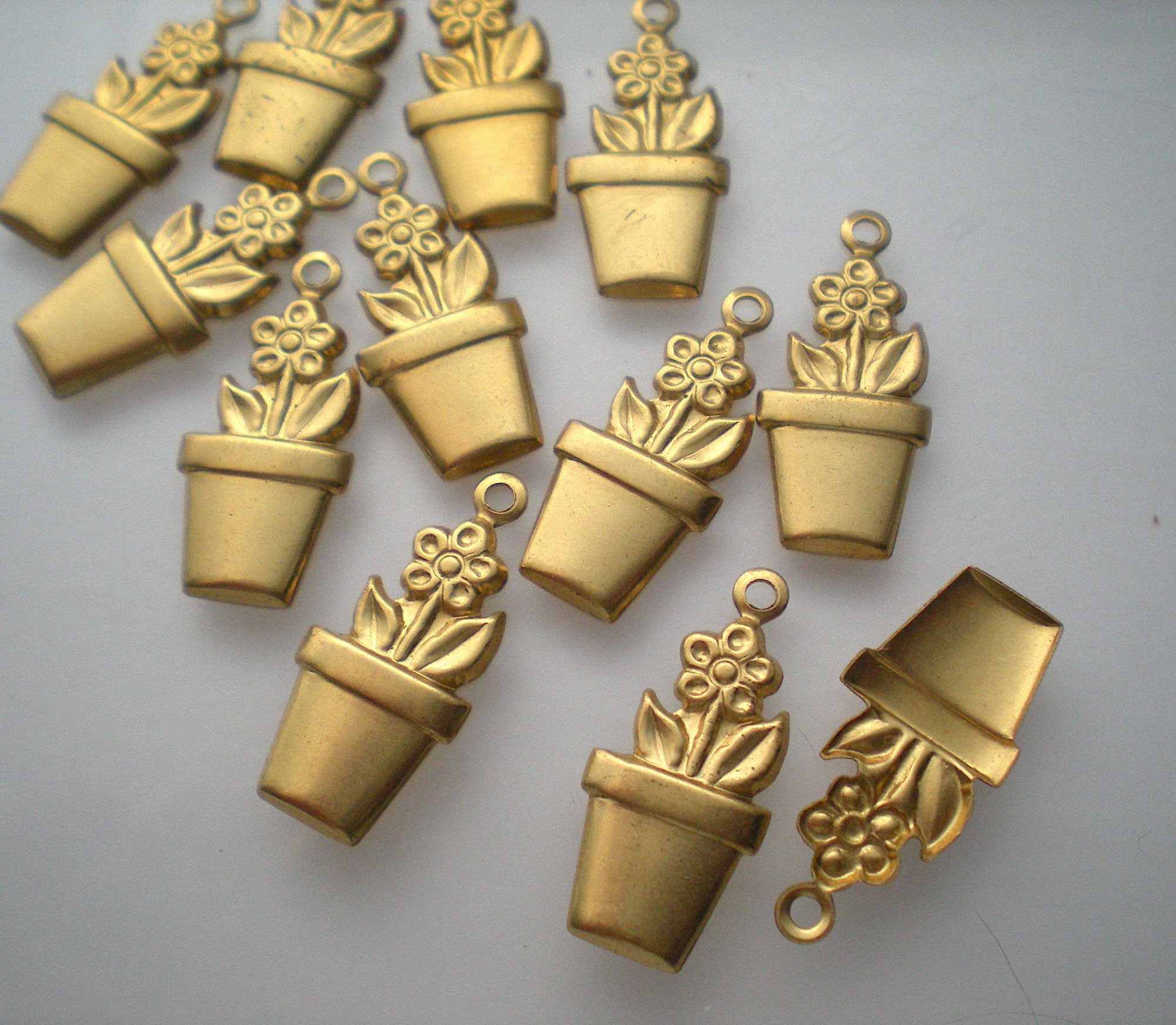 12 Small Brass Flower Pot Charms ZH446 - Etsy
