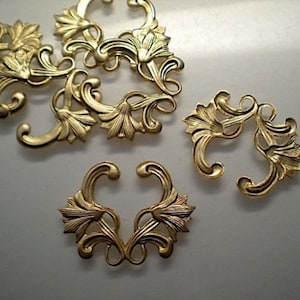 6 brass floral stampings ZD657