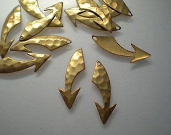12 hammered brass arrow drops ZI309