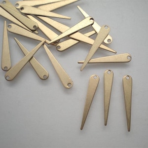 24 flat brass skinny spike drops ZA617