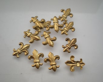 12 kleine Fleur de Lis Stanzteile ZD663