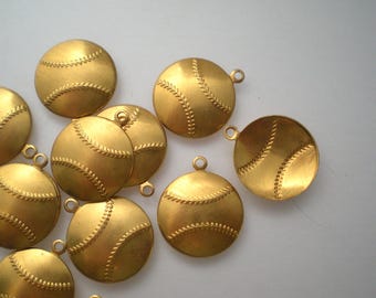 真鍮製両面ハートチャーム（ミディアム）8個 ZA755 - Etsy 日本