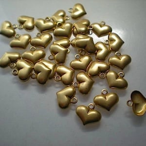 36 tiny puffed heart charms ZA731