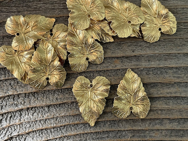 12 medium brass rippled leaf charms #4