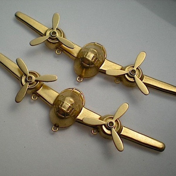 2 extra large airplane charms with propellers ZI405