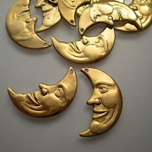12 man in the moon charms, facing left ZB203