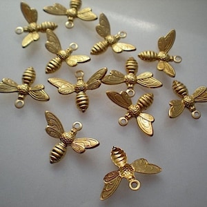 12 small brass bee charms ZF122