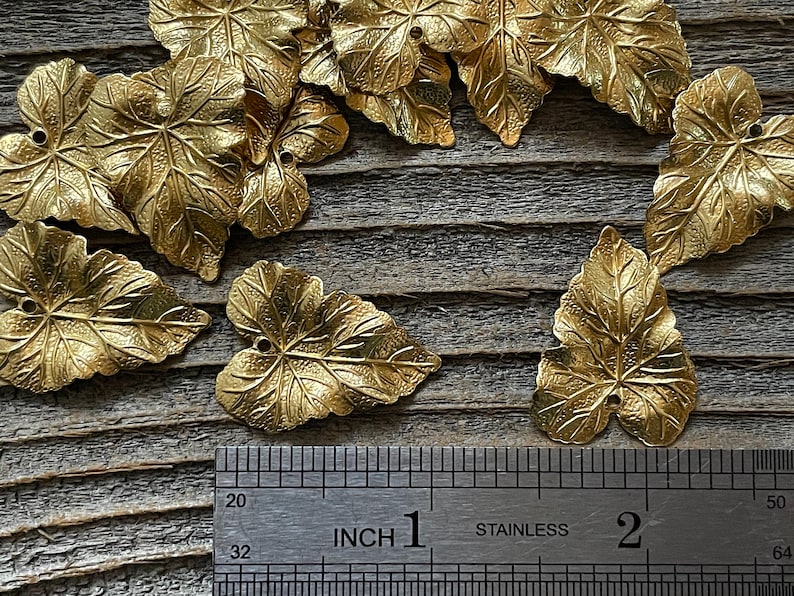 12 medium brass rippled leaf charms #4