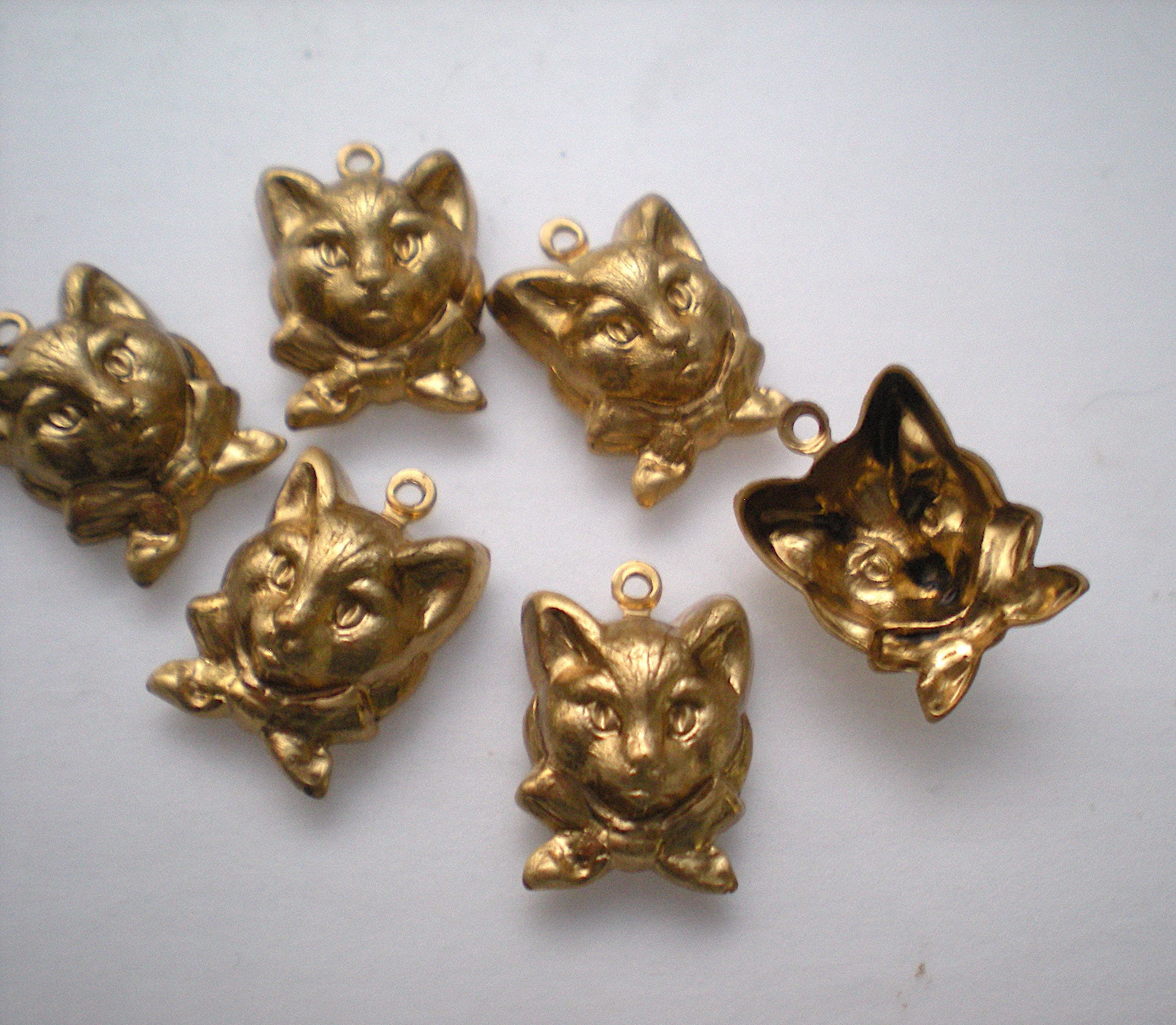 6 Small Cat Charms ZE186 - Etsy