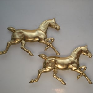 2 messing lopende paardenstempels ZE245