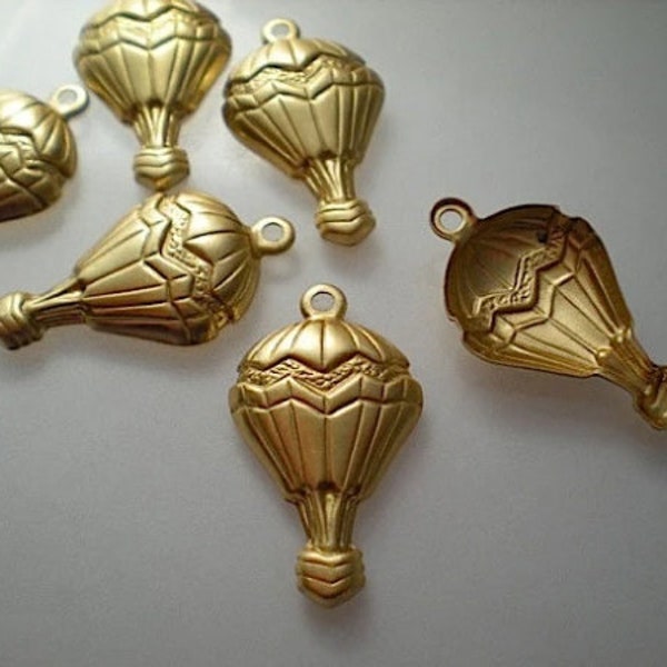 6 brass hot air balloon charms ZI421