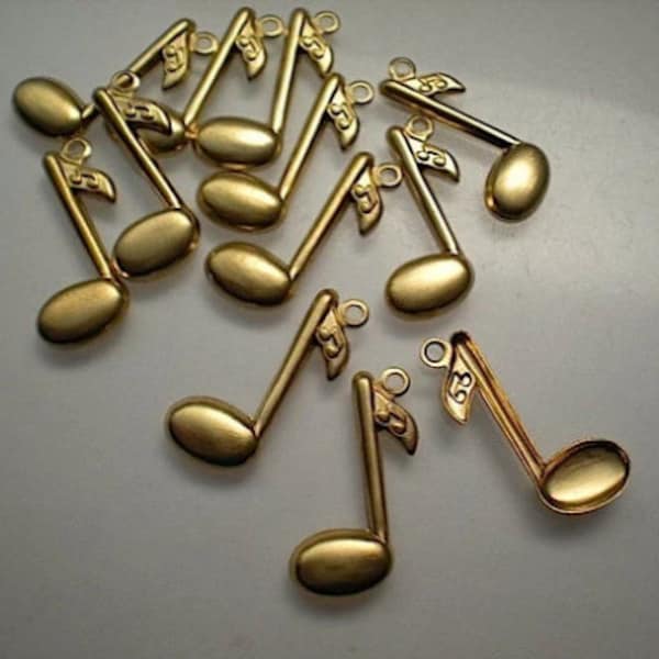 12 large brass music note charms ZJ091