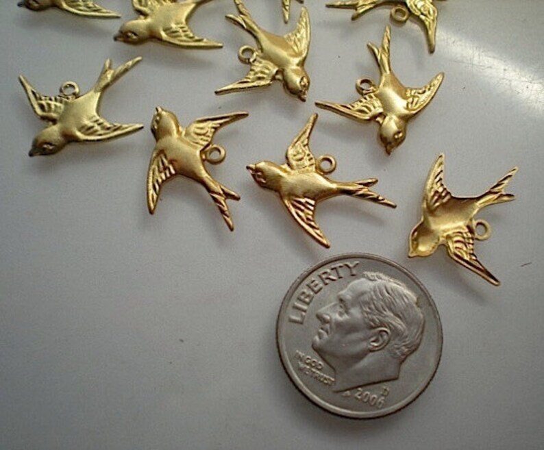 12 small brass bird charms ZE333 image 2