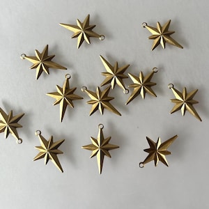 12 tiny starburst with long tail charms ZB349