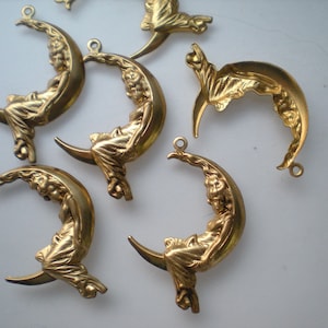 8 pingentes de lua média de latão com pingentes de dama ZI003