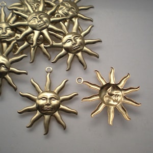 12 medium brass sun charms ZB111