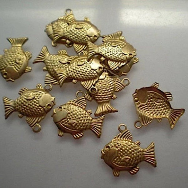 12 small brass fish charms ZG112