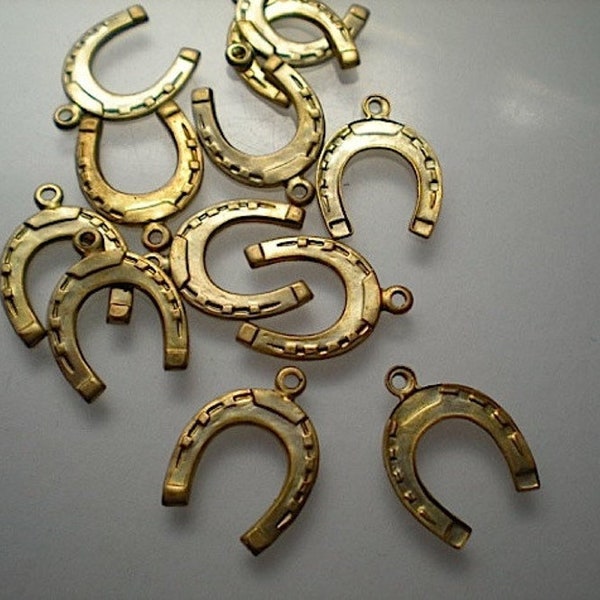 12 brass horseshoe charms ZH517