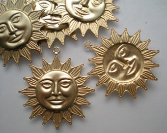 6 exlarge brass sun charms ZB121