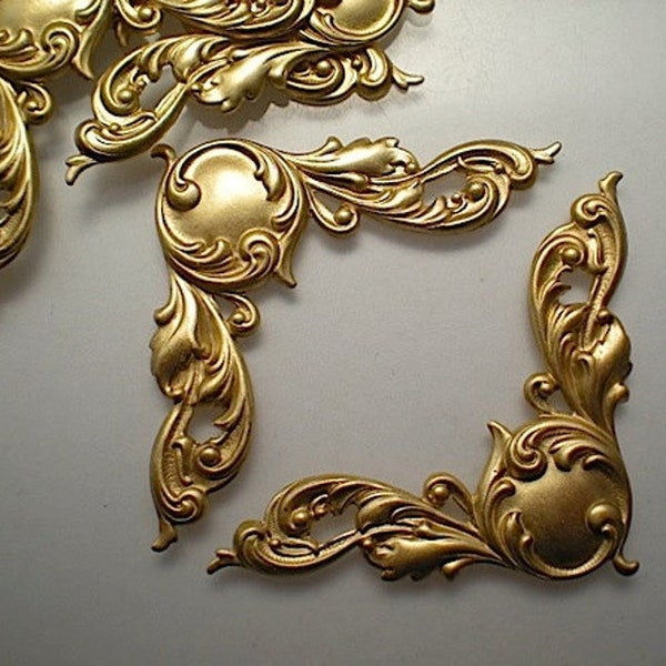 6 brass ornate corner brackets ZC207