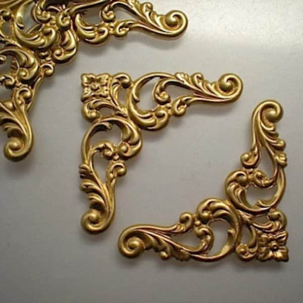 6 small brass floral corner brackets ZC223