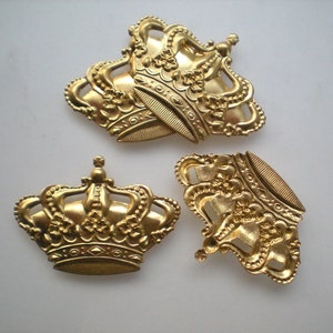 4 large brass crown stampings ZI210