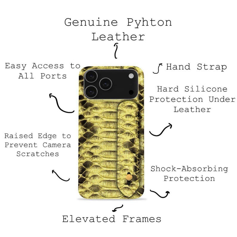 Op de afbeelding: Een telefoonhoesje met een geel en bruin slangenpatroon. De hoes heeft een handriem en verhoogde randen om krassen op de camera te voorkomen. De tekst op de hoes luidt "Genuine Python Leather" en "Easy Access to All Ports."