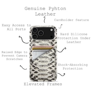 Op de afbeelding: Smartphonehoesje met een slangenprint. De hoes heeft een kaarthouderfunctie en is gemaakt van echt pytonleer. Kenmerken zijn onder meer gemakkelijke toegang tot poorten, verhoogde randen om krassen te voorkomen en schokabsorptie.