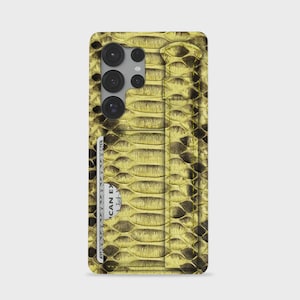 Può includere: Un cartello in legno rustico con la scritta "Welcome to our home" in lettere bianche. Il cartello presenta una finitura invecchiata e un design semplice e accogliente, ideale per un portico o un ingresso.