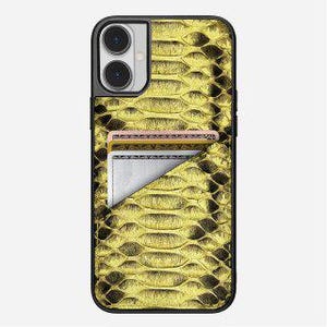 Peut inclure: Coque de t&eacute;l&eacute;phone dor&eacute;e et noire avec un motif peau de serpent. L'&eacute;tui int&egrave;gre un porte-cartes avec deux cartes visibles. Con&ccedil;u pour un smartphone avec un appareil photo &agrave; double objectif.