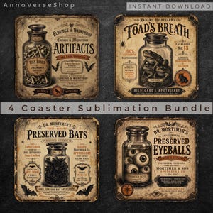 Könnte beinhalten: Ein Set aus vier quadratischen Untersetzern mit Etiketten im Vintage-Apothekenstil. Die Designs zeigen Gläser mit der Aufschrift Tiny Bones, Toad's Breath, Preserved Bats und Preserved Eyeballs sowie detaillierte Illustrationen von Präparaten und Spinnweben.