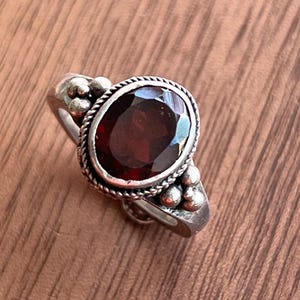 Vintage Sterling Silver Garnet Cabachon Ring
