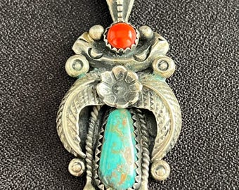 Colgante de plata de ley con motivos florales y de hojas de Navajo antiguo