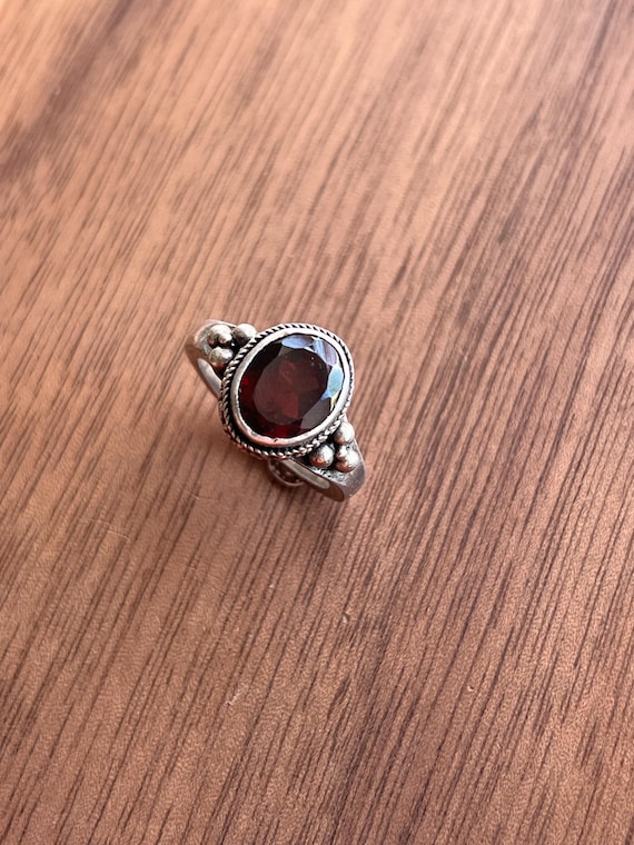 Vintage Sterling Silver Garnet Cabachon Ring