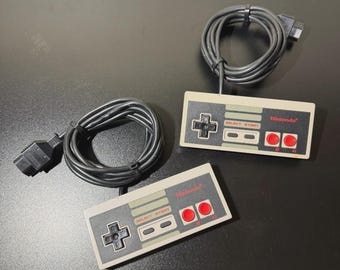 Zestaw 2 oryginalnych kontrolerów Nintendo NES NES-004 OEM, autentycznych, wyprodukowanych w Japonii