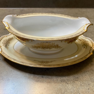 Noritake 4986 Glenwood Gravy Boat with Attached Underplate – Fine China, Gold Trim, Japan