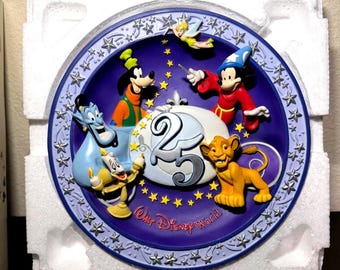 Walt Disney World 25th Anniversary 1971 1996 Silver Tone Medallion