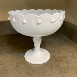 Vintage Milk Glass Compote Pedestal Bowl – Scalloped Edge & Teardrop Design – Mid Century Elegance