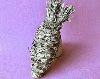 Natural Timothy Hay Handmade Chew Toy For Chinchilla, Guinea Pig and Rabbit - Carrot